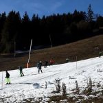 piste-ski-peu-enneigée